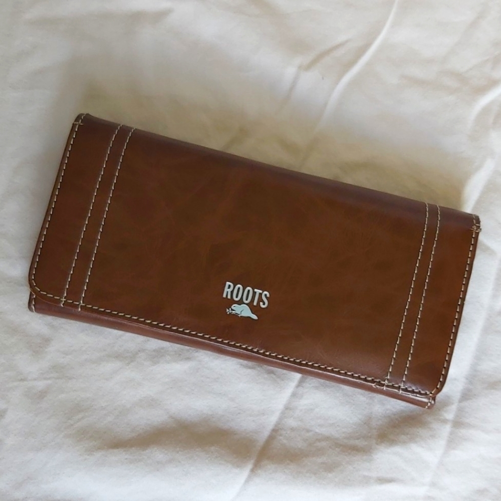 Roots Leather Wallet NWOT